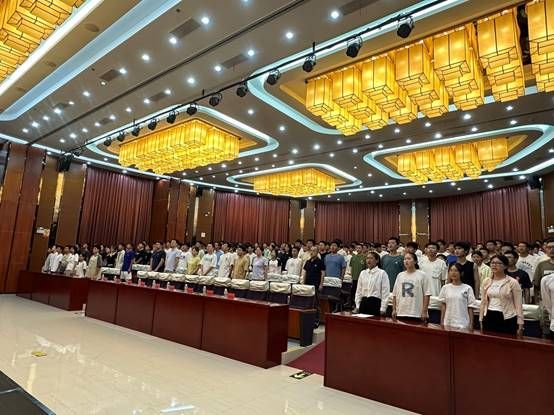 说明: J:\5.william威廉亚洲官方(2022年11月始)\照片\【20240929】2024级本科新生开学典礼\微信图片_20241008093921.jpg